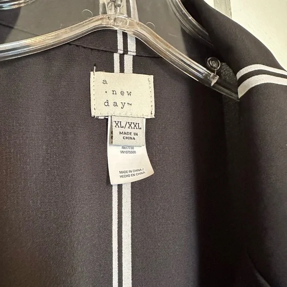 Sleeveless, open-front duster - Picture 2 of 5